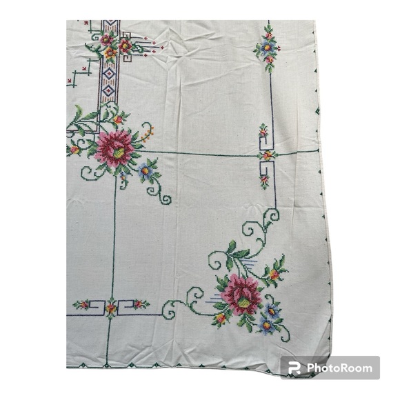•Cotton Hand Embroidered Cross Stitch tablecloth and napkins set - Picture 3 of 10